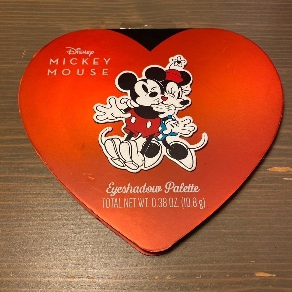 Disney Mickey Mouse 12 eyeshadow palette